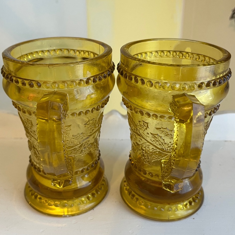 Pair of Antique  Greentown No. 450 Holly Amber mug, also known as Golden Agate. - Picture 2 of 7